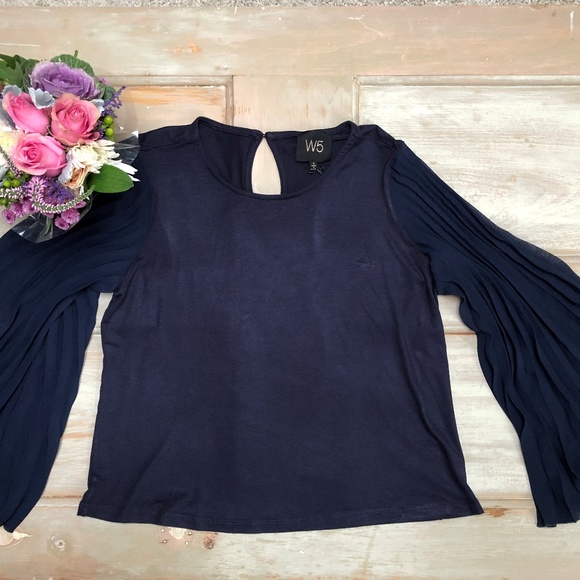 Unique Pleated Sleeve Blouse by W5 - Picture 2 of 4